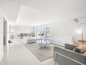 879 NE 195th St 228, Miami FL 33179