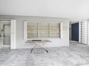 879 NE 195th St 228, Miami FL 33179