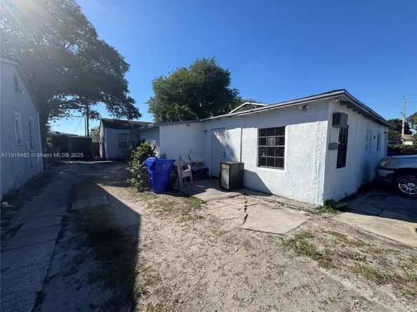 1080 NW 65th St, Miami FL 33150