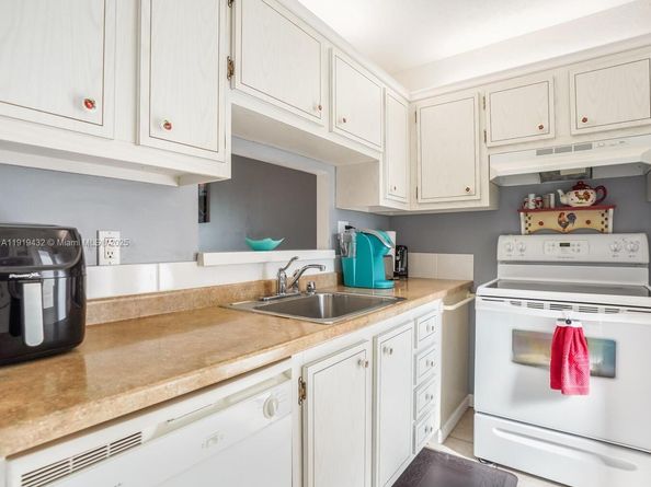 4705 NW 35th St 515, Lauderdale Lakes FL 33319