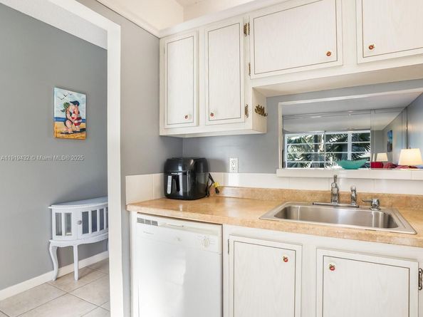 4705 NW 35th St 515, Lauderdale Lakes FL 33319