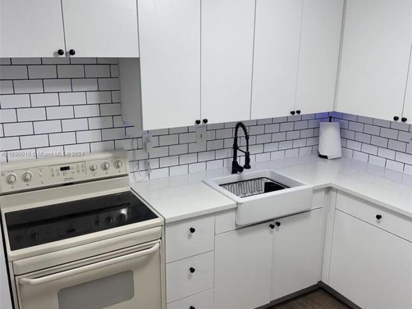 18965 NW 62nd Ave 105, Hialeah FL 33015