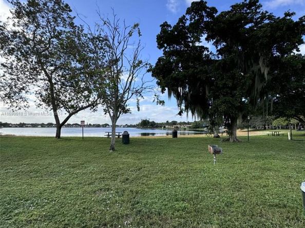 18965 NW 62nd Ave 105, Hialeah FL 33015