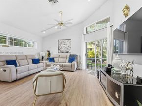 2019 Cove Ln, Weston FL 33326