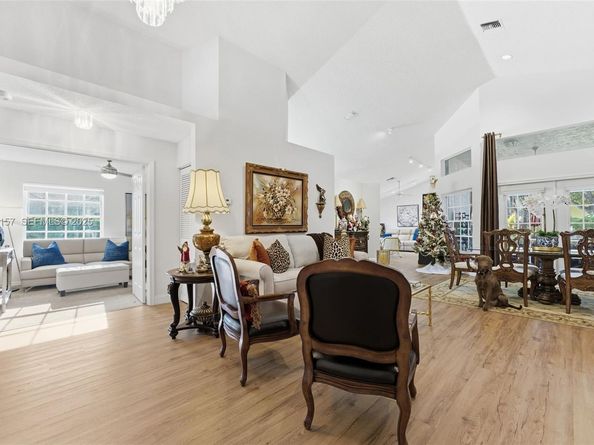 2019 Cove Ln, Weston FL 33326