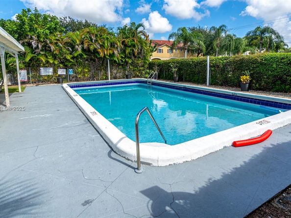 1891 SW 81st Ave 310, North Lauderdale FL 33068