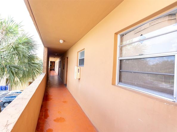 1891 SW 81st Ave 310, North Lauderdale FL 33068