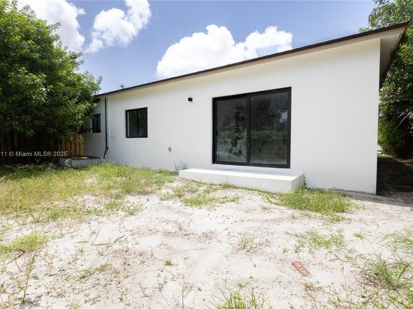 775 NW 47th St, Miami FL 33127