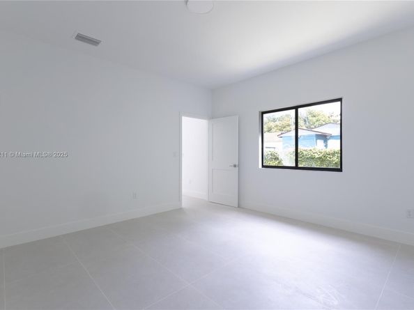 775 NW 47th St, Miami FL 33127