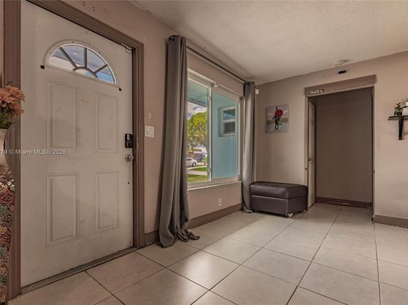 8480 NW 29th St, Sunrise FL 33322