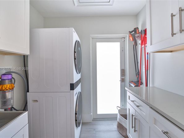 1601 SE 11th St, Fort Lauderdale FL 33316