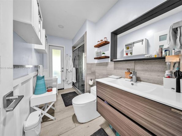 9480 E Palmetto Club Ln E, Palmetto Bay FL 33157