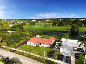 9480 E Palmetto Club Ln E, Palmetto Bay FL 33157