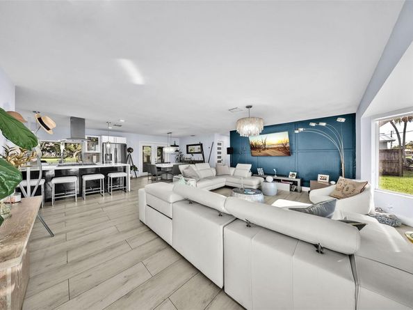9480 E Palmetto Club Ln E, Palmetto Bay FL 33157