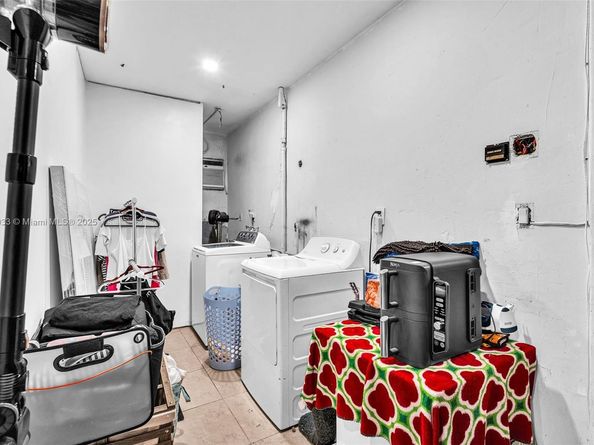 9480 E Palmetto Club Ln E, Palmetto Bay FL 33157