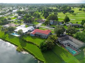 9480 E Palmetto Club Ln E, Palmetto Bay FL 33157