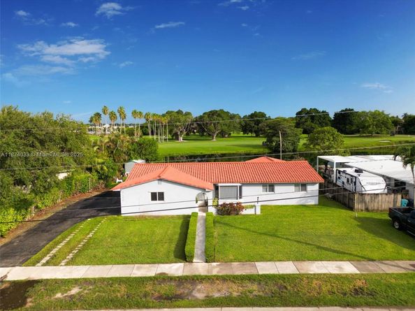 9480 E Palmetto Club Ln E, Palmetto Bay FL 33157