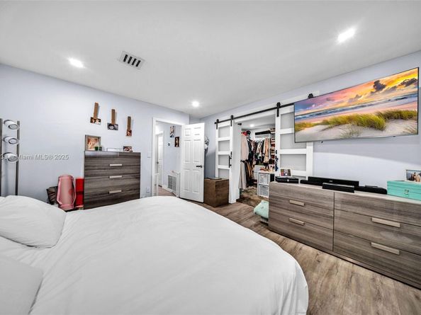 9480 E Palmetto Club Ln E, Palmetto Bay FL 33157