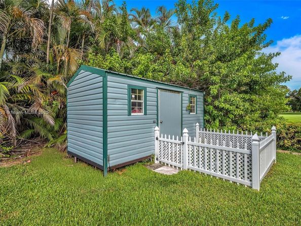 9480 E Palmetto Club Ln E, Palmetto Bay FL 33157