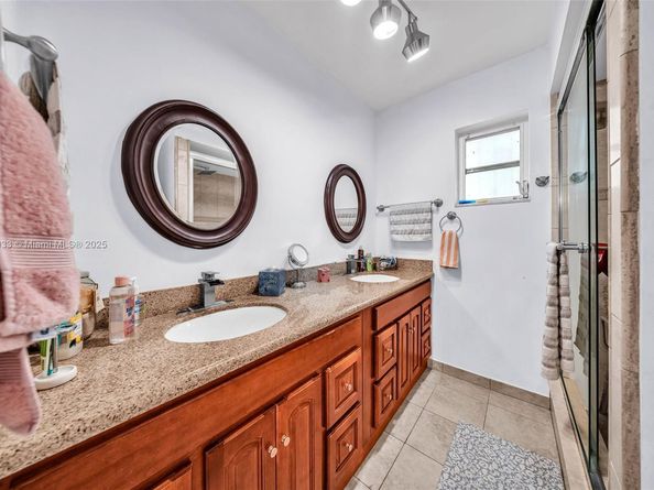 9480 E Palmetto Club Ln E, Palmetto Bay FL 33157