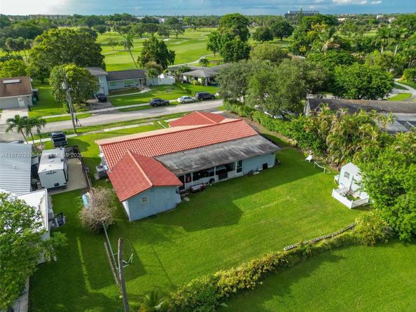 9480 E Palmetto Club Ln E, Palmetto Bay FL 33157