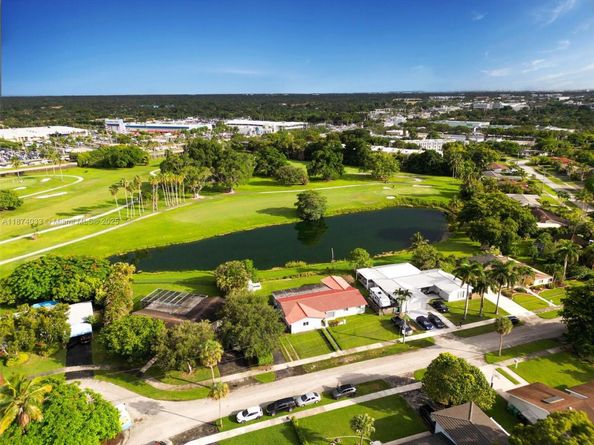 9480 E Palmetto Club Ln E, Palmetto Bay FL 33157