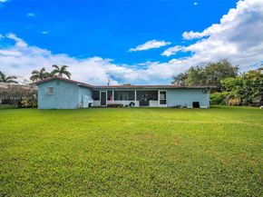 9480 E Palmetto Club Ln E, Palmetto Bay FL 33157