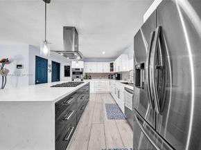 9480 E Palmetto Club Ln E, Palmetto Bay FL 33157
