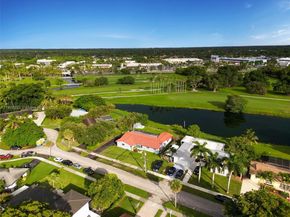 9480 E Palmetto Club Ln E, Palmetto Bay FL 33157