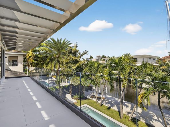 620 Solar Isle Dr, Fort Lauderdale FL 33301