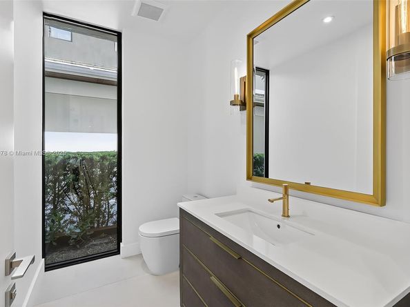 620 Solar Isle Dr, Fort Lauderdale FL 33301