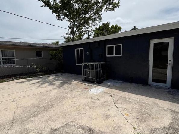 1608 NW 7th Ave, Fort Lauderdale FL 33311