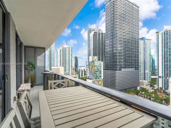 55 SW 9th St 1705, Miami FL 33130