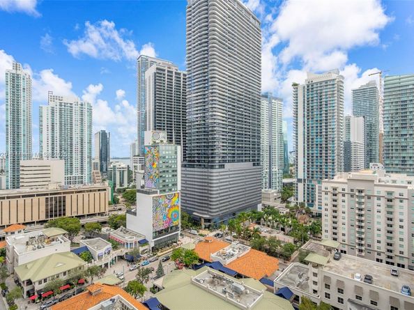 55 SW 9th St 1705, Miami FL 33130