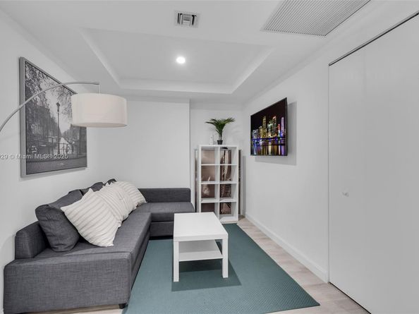 55 SW 9th St 1705, Miami FL 33130