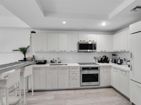 55 SW 9th St 1705, Miami FL 33130