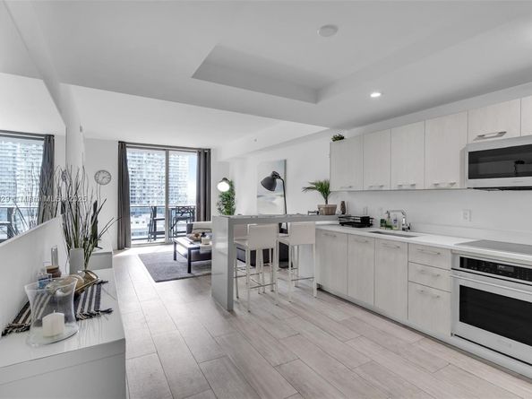 55 SW 9th St 1705, Miami FL 33130