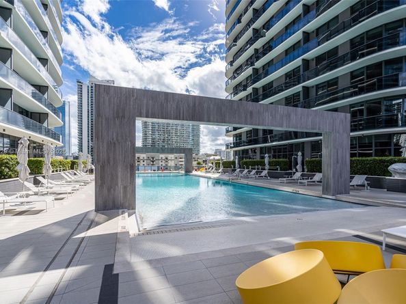 55 SW 9th St 1705, Miami FL 33130