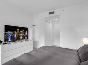 55 SW 9th St 1705, Miami FL 33130