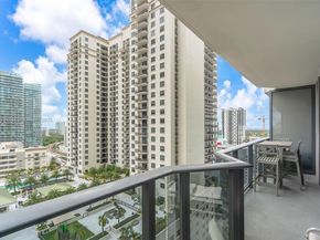 55 SW 9th St 1705, Miami FL 33130