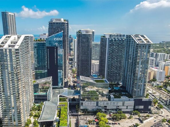 55 SW 9th St 1705, Miami FL 33130