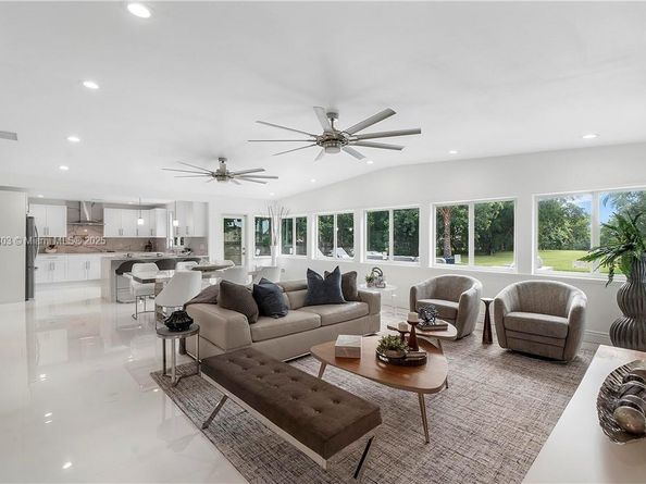 224 E Acre Dr, Plantation FL 33317
