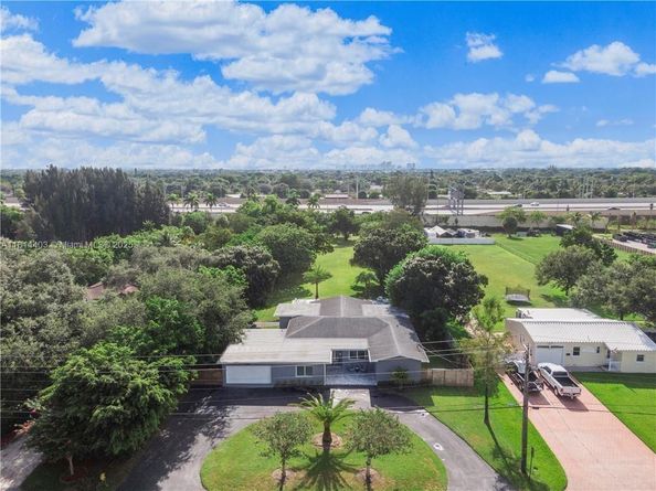 224 E Acre Dr, Plantation FL 33317