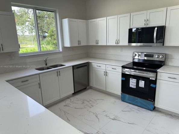 1838 NE 1st St, Homestead FL 33033