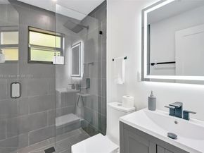 121 NW 41st St, Miami FL 33127
