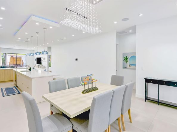 121 NW 41st St, Miami FL 33127