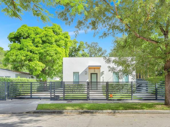 121 NW 41st St, Miami FL 33127