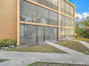 4020 N Hills Dr 2, Hollywood FL 33021
