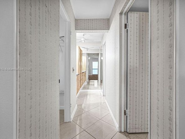 4020 N Hills Dr 2, Hollywood FL 33021