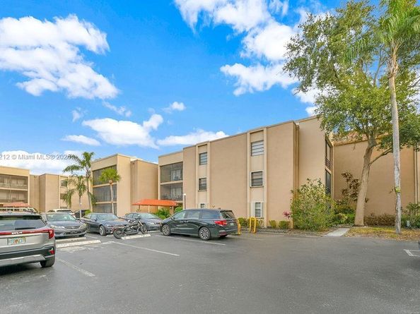 4020 N Hills Dr 2, Hollywood FL 33021